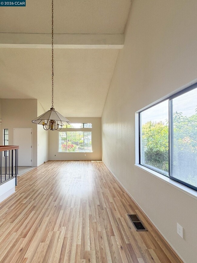Photo - 118 Meadowlark Way