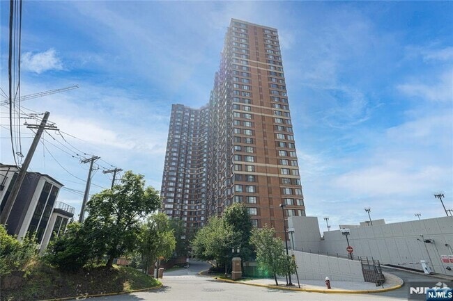 Building Photo - 100 Old Palisade Rd Rental