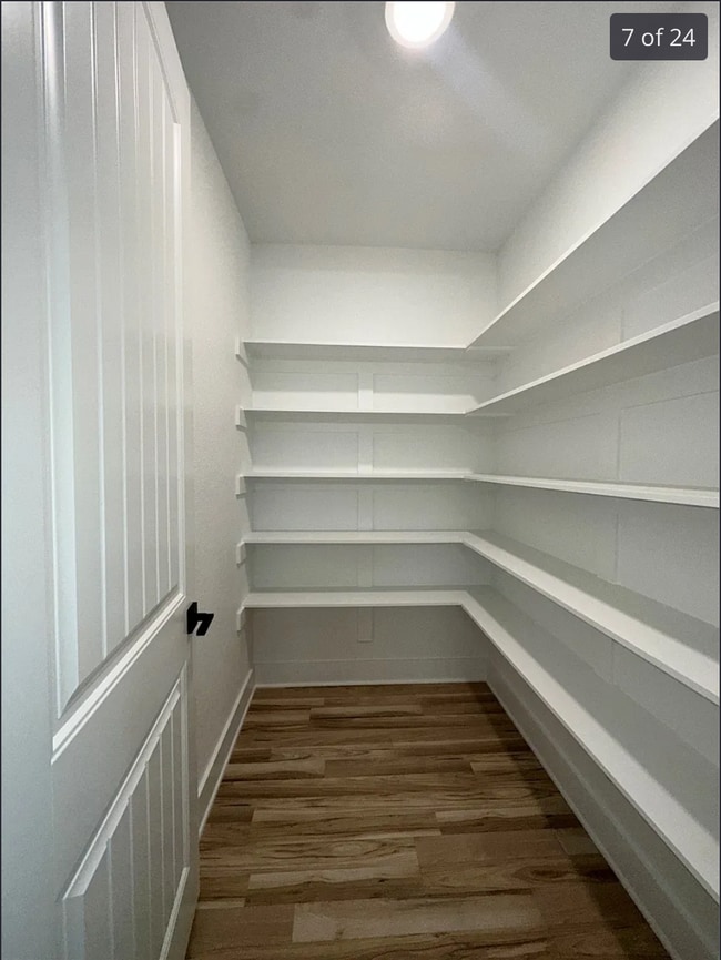 despensa - 118 Little John St