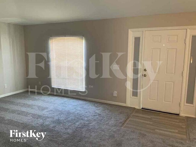 Photo - 541 Hawthorne Ave S