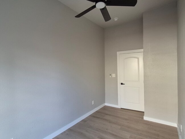 Photo - 2209 Gano St Unidad 2