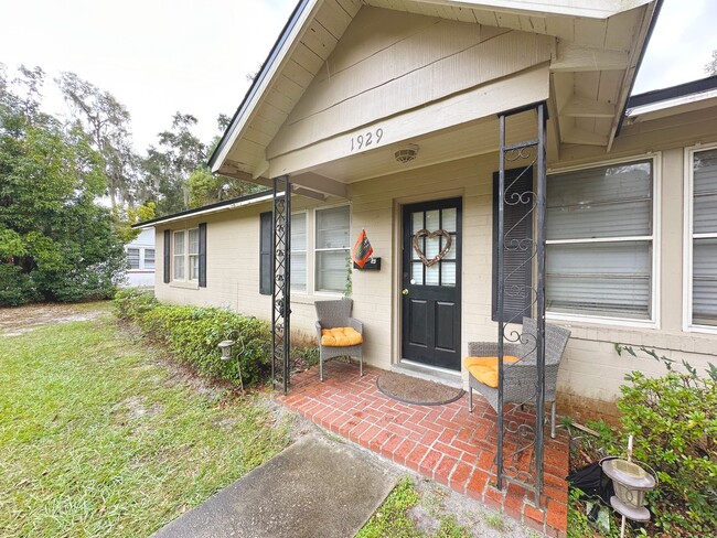 Awesome 2 Bedroom House Directly Behind Mi... - Awesome 2 Bedroom House Directly Behind Mi...