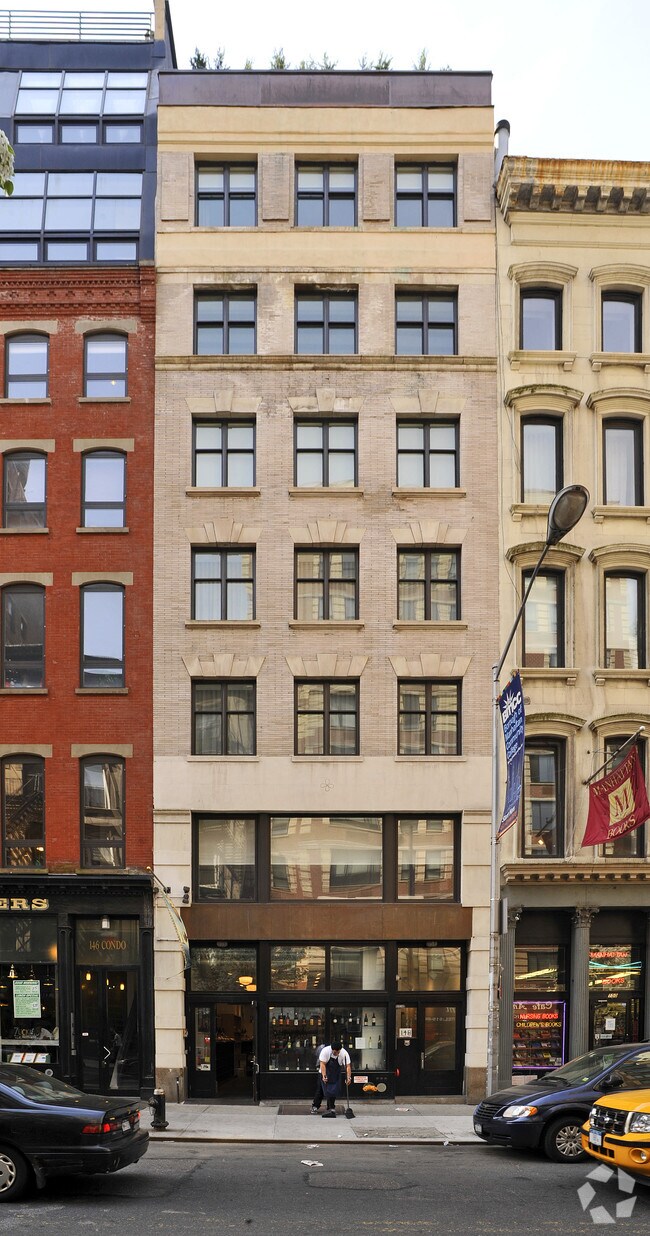 Photo - 148 Chambers St