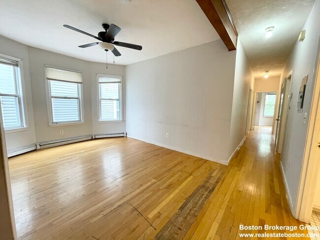 Photo - 7 Iroquois St