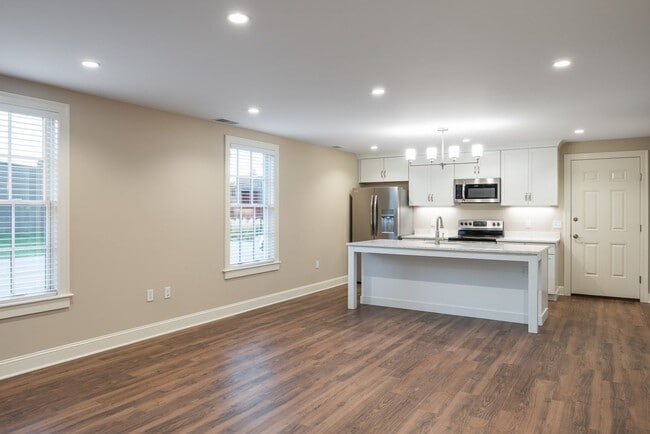 Photo - 319-321 West 5th Street Unidad 321