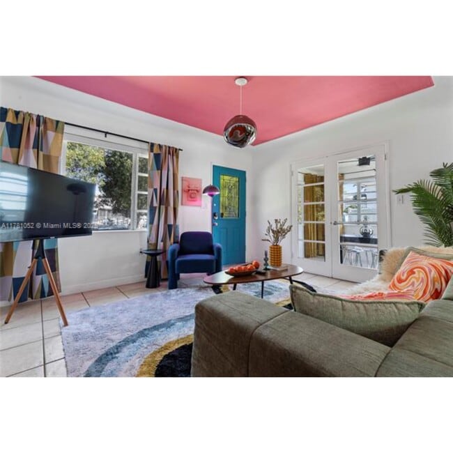 Photo - 260 NE 45th St