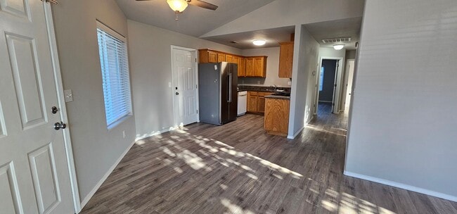 Photo - 186-186 Ringuette St