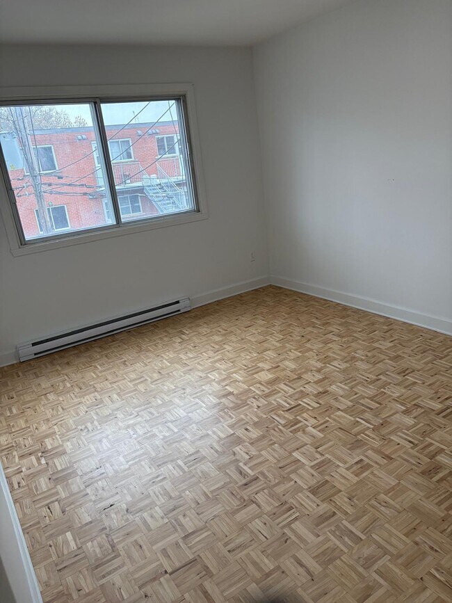 Photo - 11958 Av. Matte Unit 6