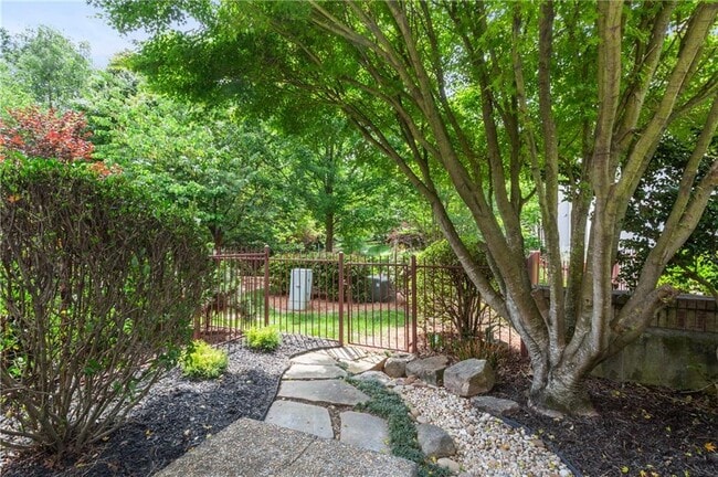 Photo - 1350 Fernwood Cir NE