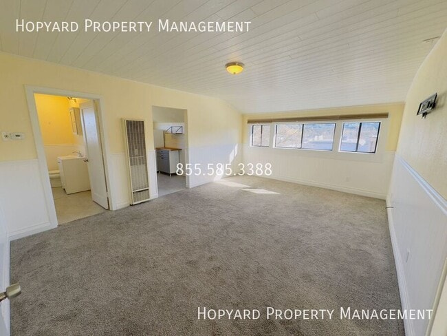 Building Photo - 828 Fifth Ave