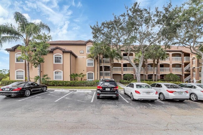 Photo - 13929 Fairway Island Dr Condo Unit 812