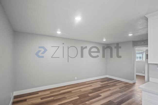 Photo - 26910 Manon Ave