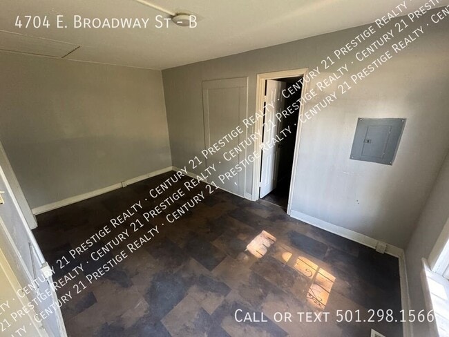 4704 E Broadway St Unidad B