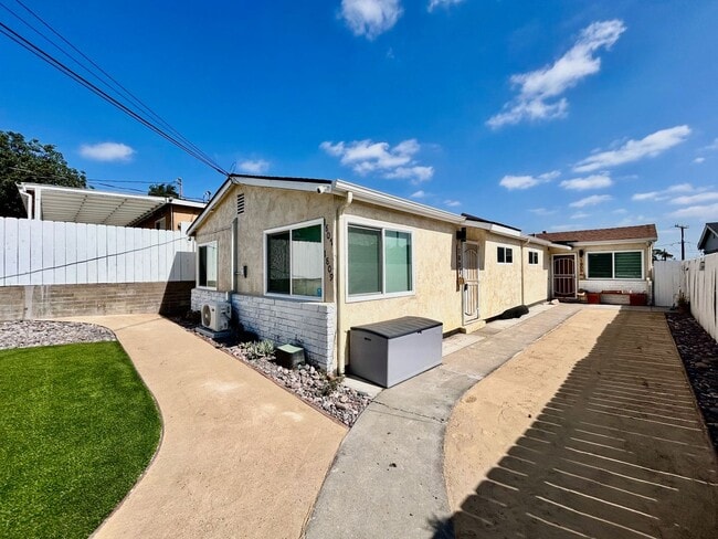 Photo - Charming 3BD/1BA House in South Park w/ W/...