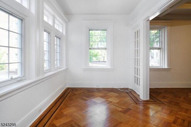 Photo - 61 S Fullerton Ave