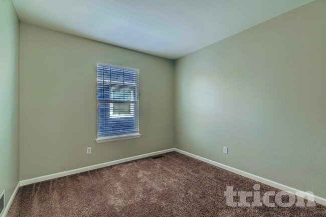 Photo - 300 Fieldstone Dr