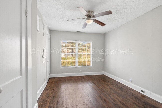 Photo - 752 McDonough Blvd SE