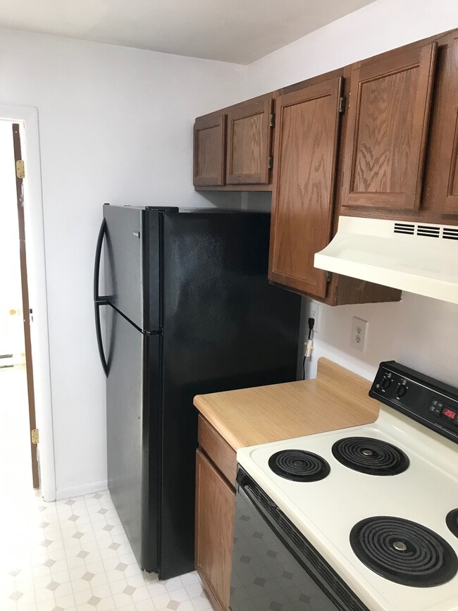 Kitchen - 19 Hanover Dr Unit 19