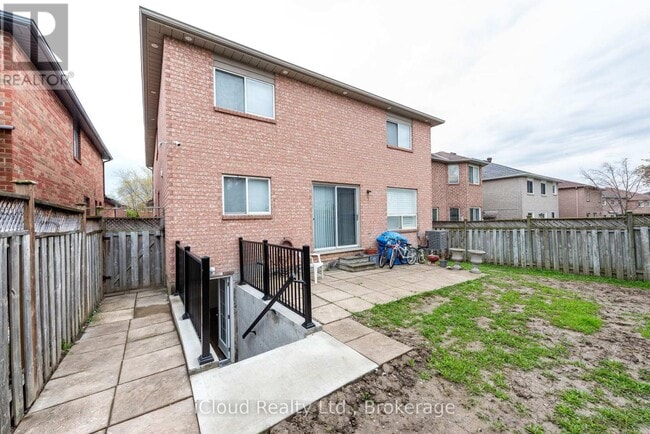 Photo - 899 Boyer Blvd