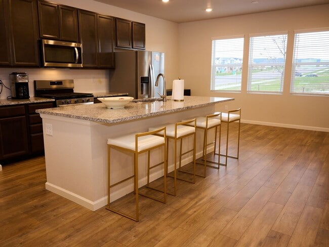 Photo - 8848 Fraser River Lp