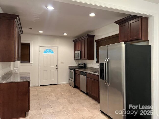 Photo - 424 Woodvale Pl