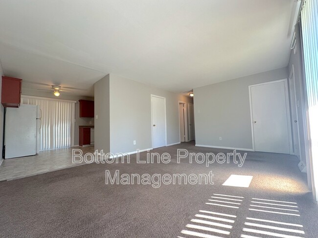 Photo - 4809 The Plaza