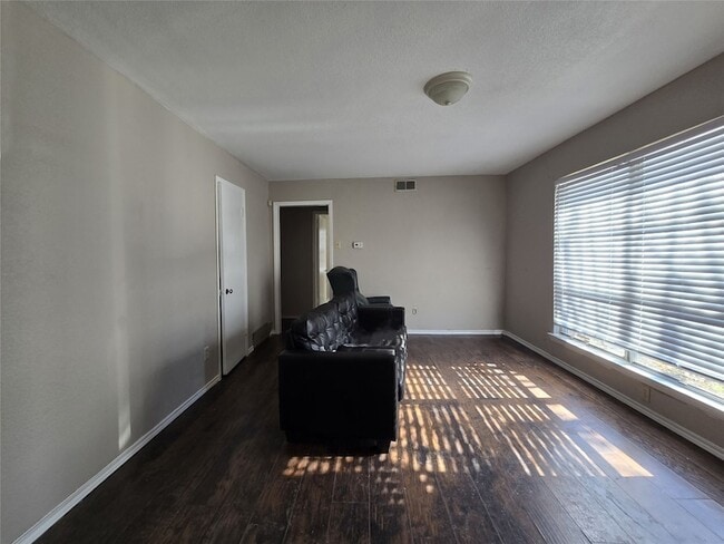 Photo - 8307 Bunche Dr