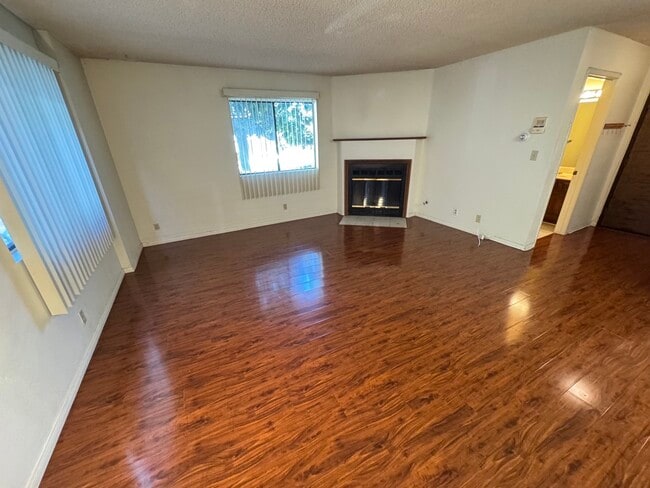 Building Photo - 4268 Beverly Glen Blvd Unit 1 Rental