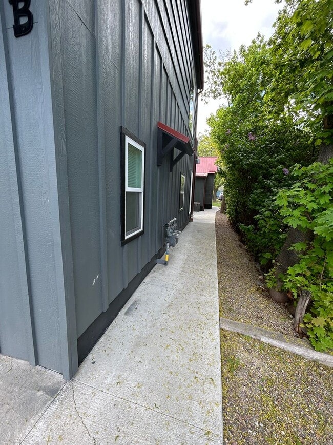 Photo - 2 Bedroom | 2 Bathroom Upstairs Duplex Unidad B