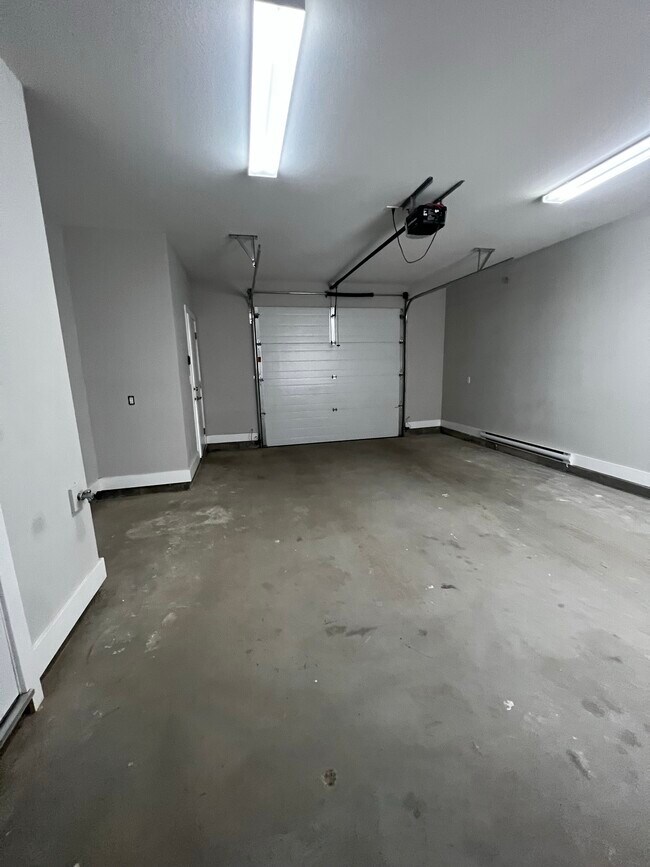 Photo - 11703-11102 102 St