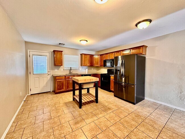 Photo - Newer 3 Bedroom off I-240