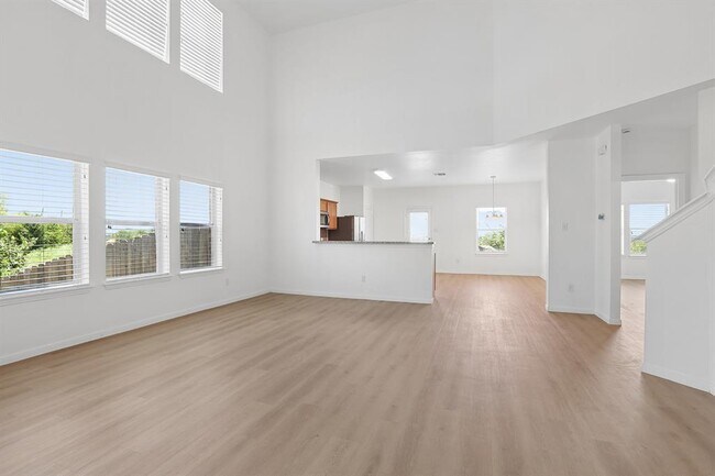 Photo - 1385 Red Stag Pl