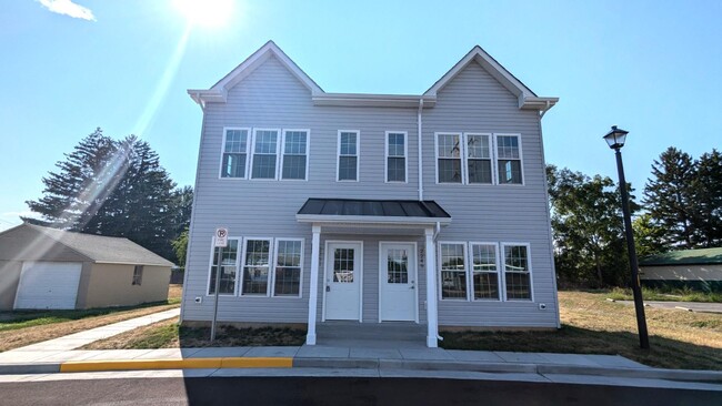 Photo - 2253 Papermill Rd