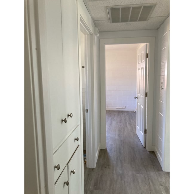 Photo - 711 Summit St