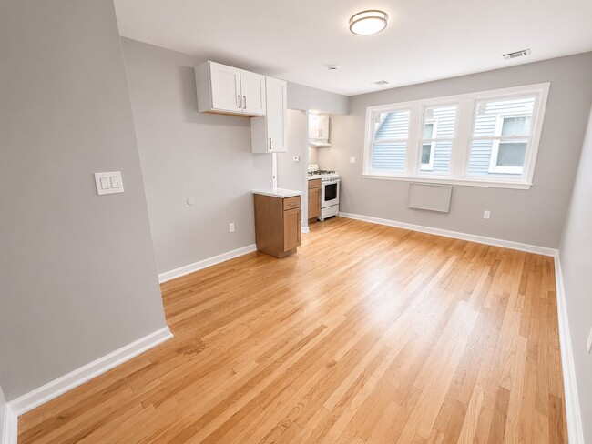 377 Clinton Pl Unidad 2