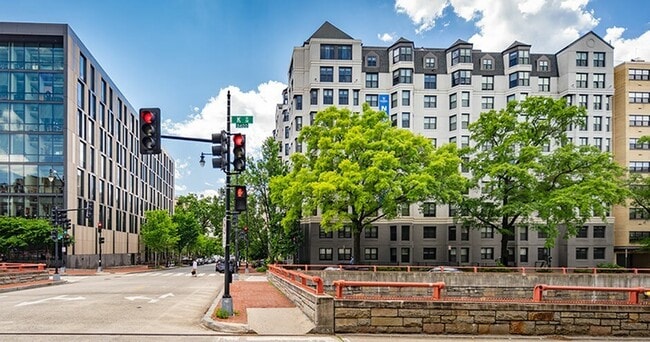 Building-Exterior-06-Varsity-On-K-WashingtonDC-06 - Varsity On K