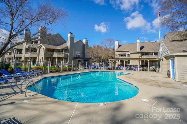 Photo - 2524 Stradbrook Dr