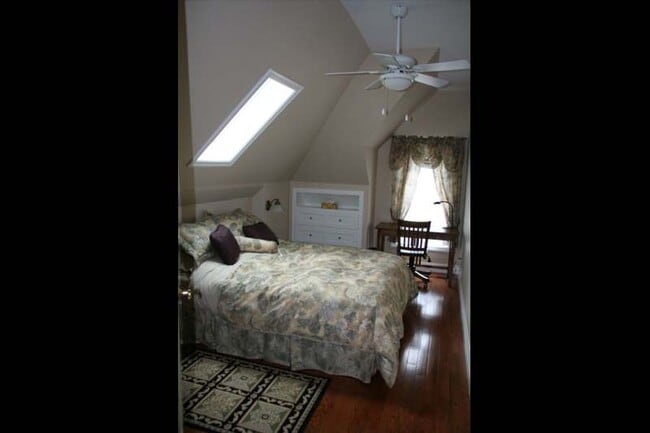 Photo - CHARACTER TWO BEDROOM LOFT APARTMENT IN WOODFIELD Unit 3
