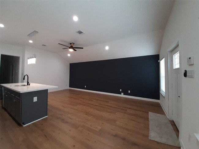 Photo - 4530 Mayflower St