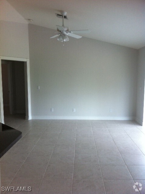 Building Photo - 1401 SW 1st Pl Rental