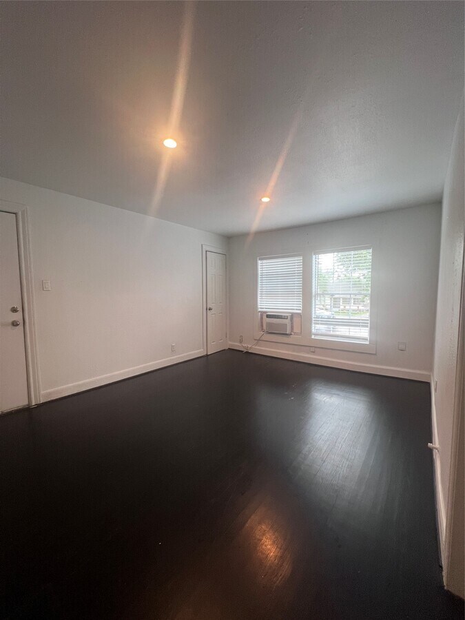 Photo - 605 Enid St