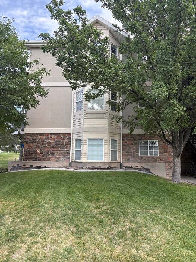 Building Photo - 2093 N Morning Star Dr Unit 2093 Rental