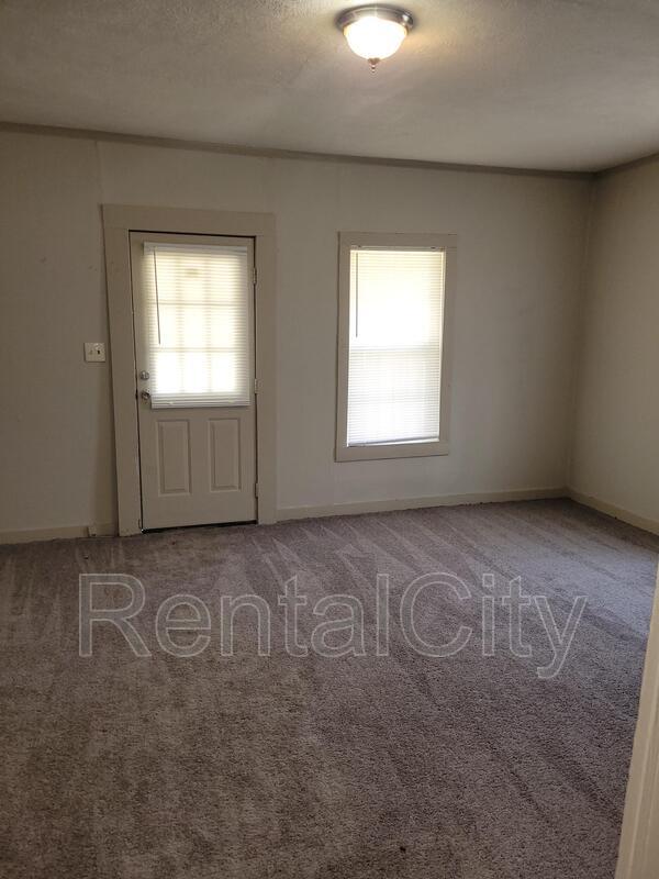 Photo - 156 Calcutt Ave