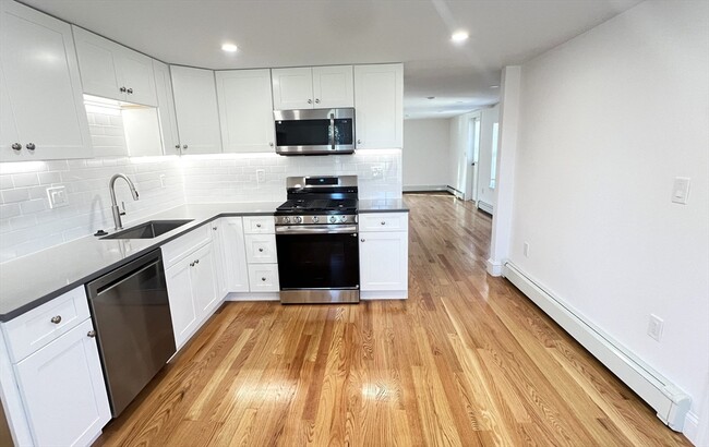 Building Photo - 50 Conant St Unit 1/2