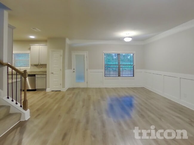 Photo - 805 Crescent Way