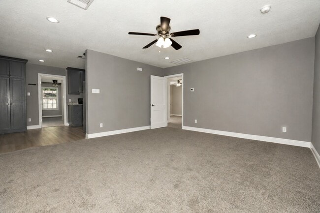 Photo - 207 Jasmine St