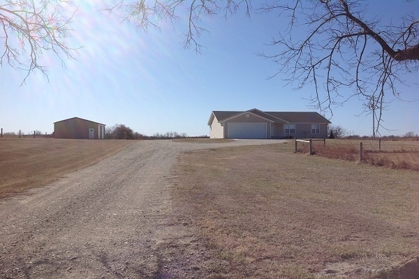 Photo - Beautiful 5 bedroom, 3 bathroom Country Home with Barn!
