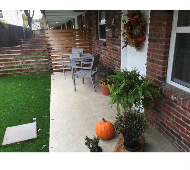 Front porch - 1441 S Frisco Ave Unit #C
