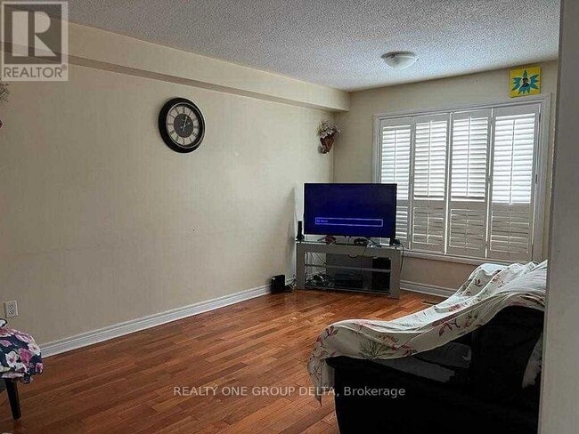 Photo - 24 Arborview Crescent