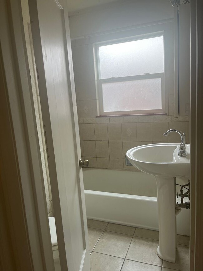 Photo - 2bedroom Duplex with PRIVATE YARD